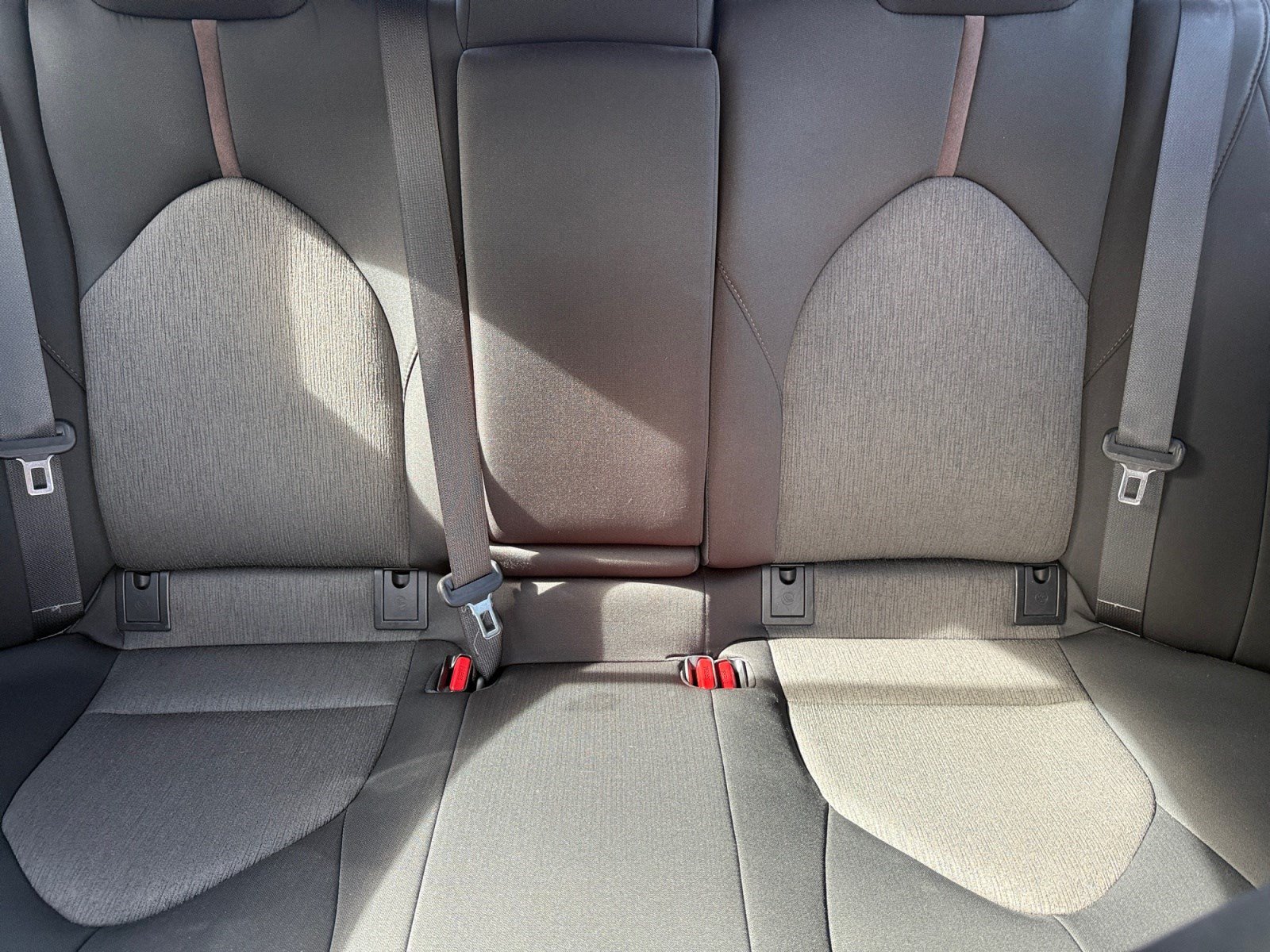 Used 2018 Toyota Camry LE FWD image 18