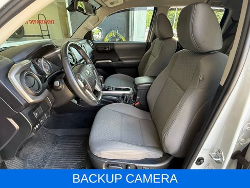Used 2021 Toyota Tacoma SR5 AWD/4WD image 16