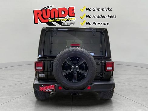 Used 2021 Jeep Wrangler Unlimited Sahara AWD/4WD image 4