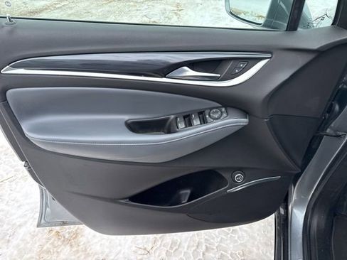 Used 2020 Buick Enclave Essence image 22