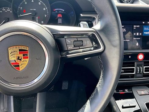 Used 2024 Porsche Macan image 11