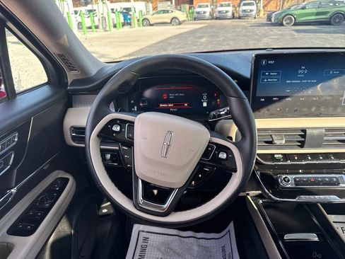 Used 2025 Lincoln Corsair AWD w/ Equipment Group 101A image 18