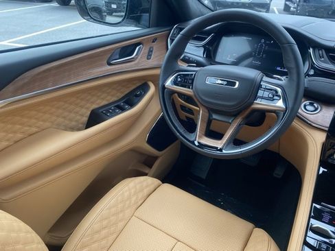 New 2025 Jeep Grand Cherokee L Summit image 35