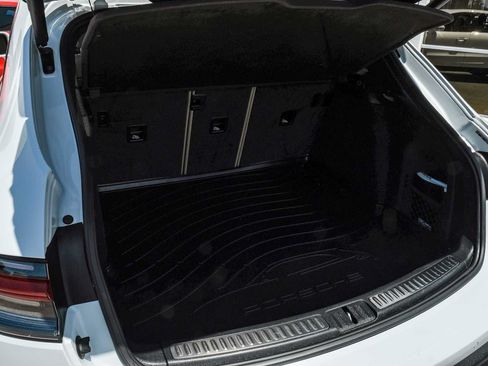 Used 2024 Porsche Macan AWD/4WD image 48