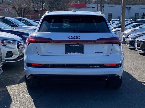 Used 2022 Audi e-tron Premium image 3