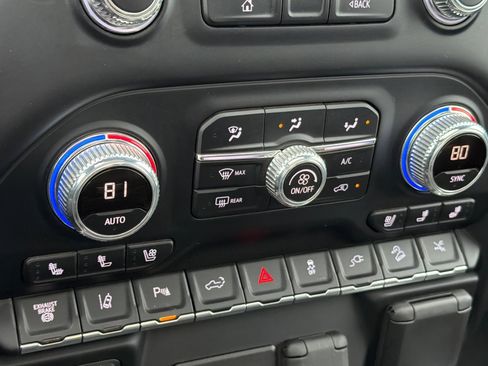 Used 2022 GMC Sierra 2500 AT4 w/ AT4 Premium Plus Package image 17