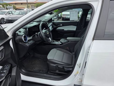 Used 2024 Chevrolet Trax LT w/ LT Convenience Package image 9