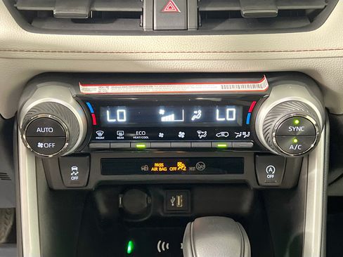 Used 2025 Toyota RAV4 XLE w/ Convenience Package FWD image 26
