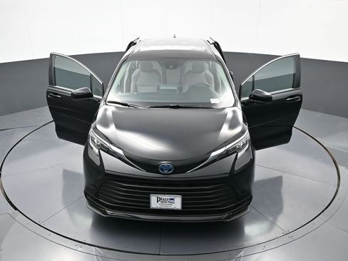 Used 2024 Toyota Sienna LE w/ Protection Package (TMS) AWD/4WD image 42