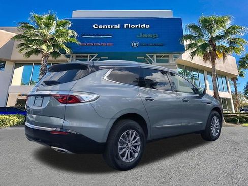 Used 2023 Buick Enclave Essence FWD image 5