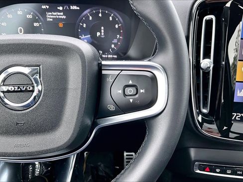 Certified 2022 Volvo XC40 T5 R-Design w/ Advanced Package image 23