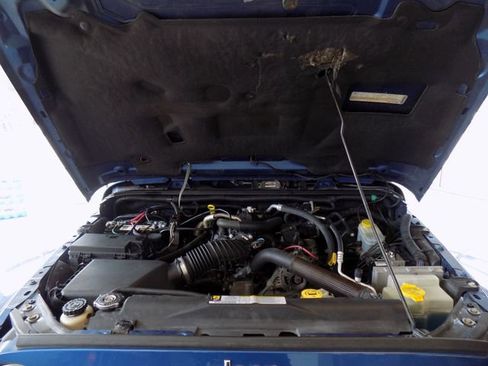 Used 2010 Jeep Wrangler Unlimited Sahara image 36