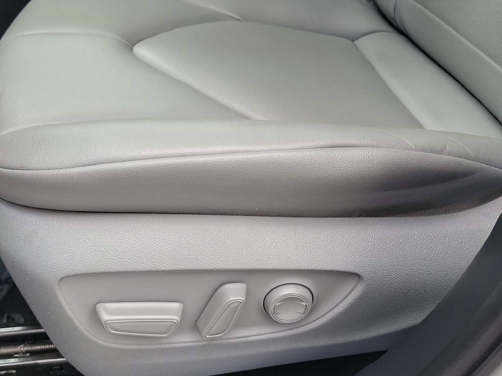 Used 2021 Toyota Highlander XLE FWD image 22