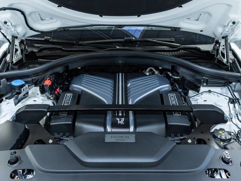 Used 2025 Rolls-Royce Cullinan Black Badge image 40