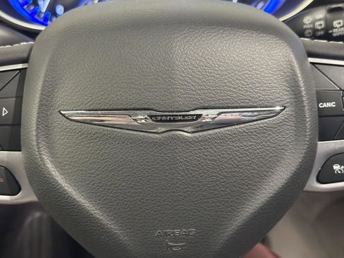 Used 2022 Chrysler Pacifica Limited image 31