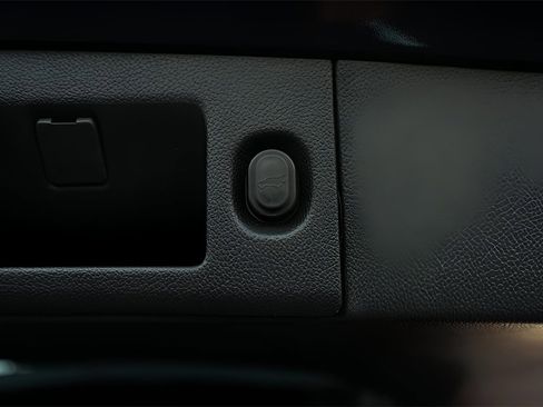 Used 2020 Cadillac Escalade ESV 4WD image 13