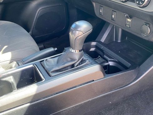 Used 2017 Toyota Tacoma TRD Off-Road w/ Tow Package image 9