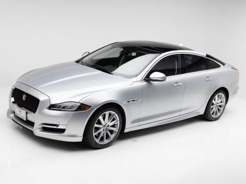 Used 2016 Jaguar XJ R-Sport image 1