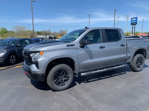 Used 2023 Chevrolet Silverado 1500 LT Trail Boss w/ LPO, Dark Essentials Package AWD/4WD image 3