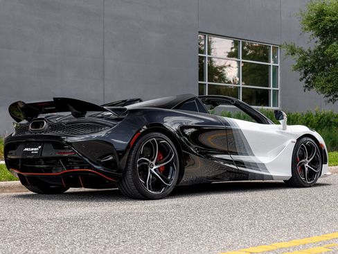 Used 2024 McLaren 750S Spider RWD image 11