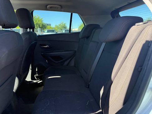 Used 2020 Chevrolet Trax LS FWD image 9