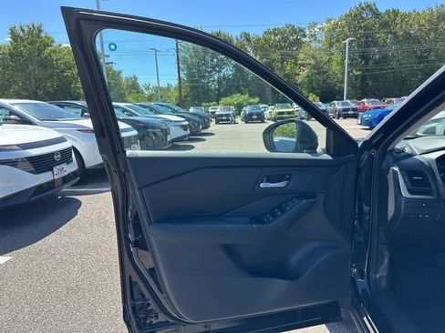 New 2026 Nissan Rogue SV image 9