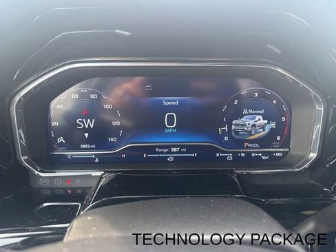 Used 2025 Chevrolet Silverado 2500 ZR2 w/ Technology Package image 22