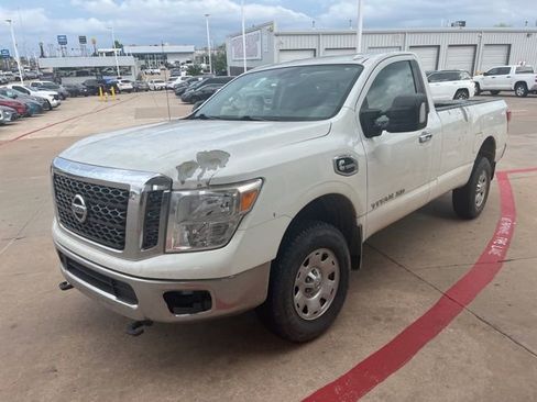 Used 2017 Nissan Titan SV image 1