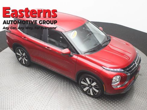Used 2025 Mitsubishi Outlander AWD image 3