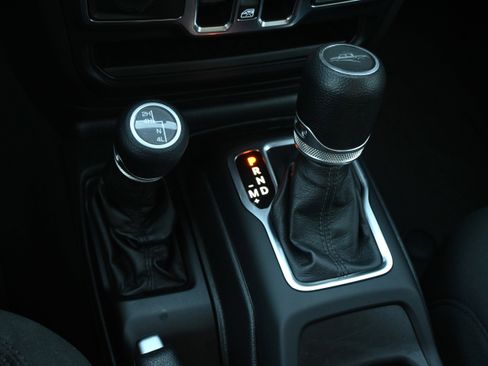 Used 2022 Jeep Gladiator Sport image 19