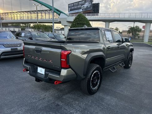 Used 2025 Toyota Tacoma TRD Off-Road AWD/4WD image 11