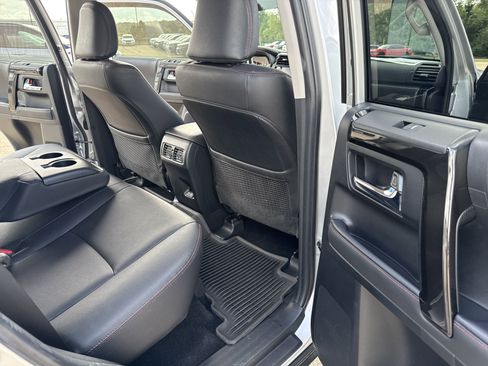 Used 2024 Toyota 4Runner TRD Off-Road Premium image 32