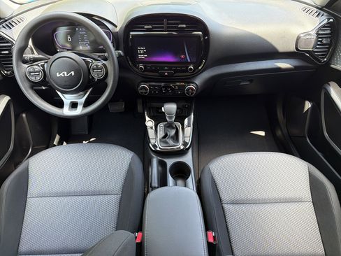 Used 2023 Kia Soul S FWD image 3