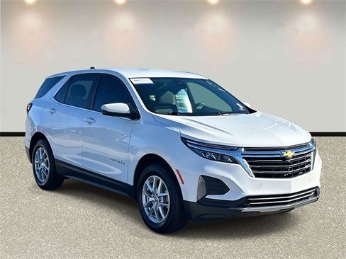 Used 2023 Chevrolet Equinox LT image 3