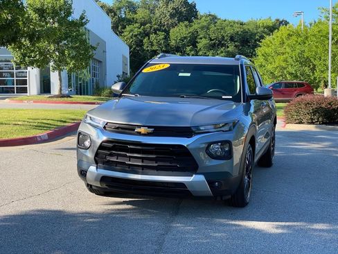Used 2023 Chevrolet TrailBlazer LT FWD image 3