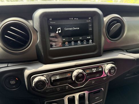 Used 2021 Jeep Wrangler Sport AWD/4WD image 10