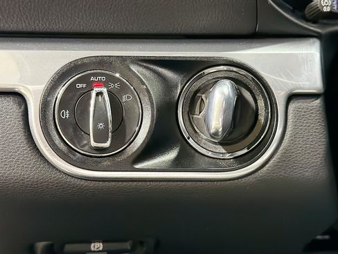 Certified 2025 Porsche 718 Boxster RWD image 30