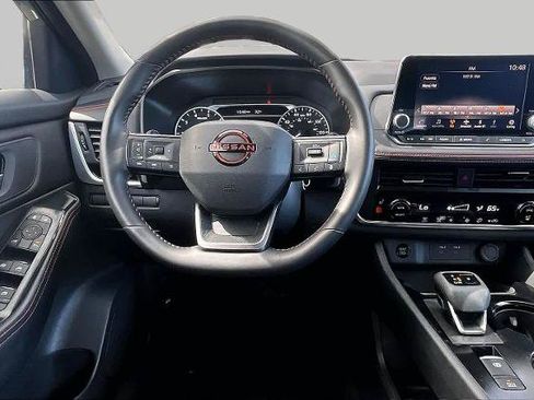 Certified 2025 Nissan Rogue SV AWD/4WD image 6