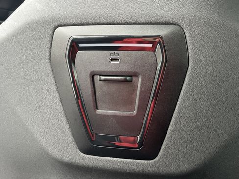 Used 2025 BMW i5 eDrive40i image 22