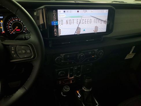 New 2025 Jeep Gladiator Willys image 16