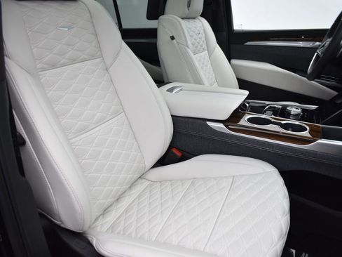 Certified 2026 Cadillac Escalade Platinum Sport w/ LPO, ONYX Package AWD/4WD image 37