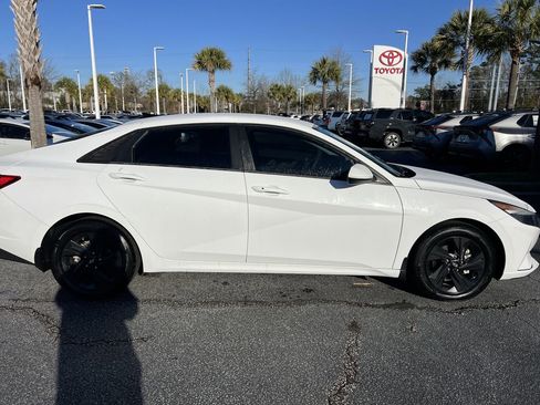 Used 2023 Hyundai Elantra SEL image 11