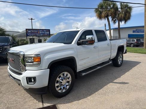 Used 2016 GMC Sierra 2500 Denali w/ Suspension Package, Off-Road AWD/4WD image 2