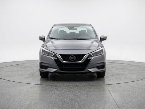 Used 2025 Nissan Versa SV image 2