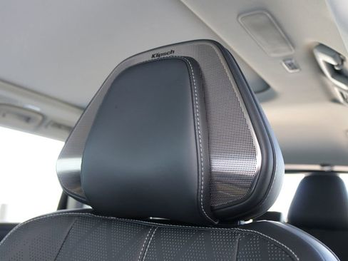 Certified 2025 INFINITI QX80 Sensory image 17