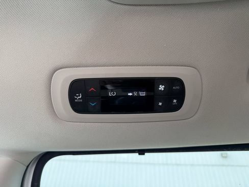 Used 2022 Chrysler Pacifica Touring-L FWD image 36