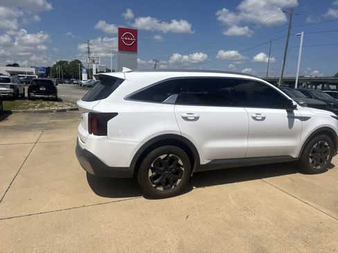 Certified 2025 Kia Sorento S w/ Panoramic Sunroof Package FWD image 16