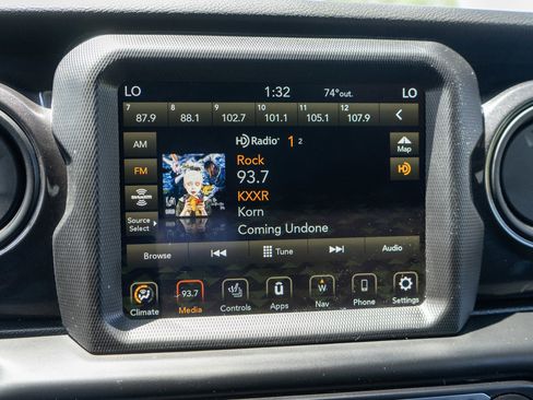 Used 2022 Jeep Wrangler Unlimited Sport AWD/4WD image 17