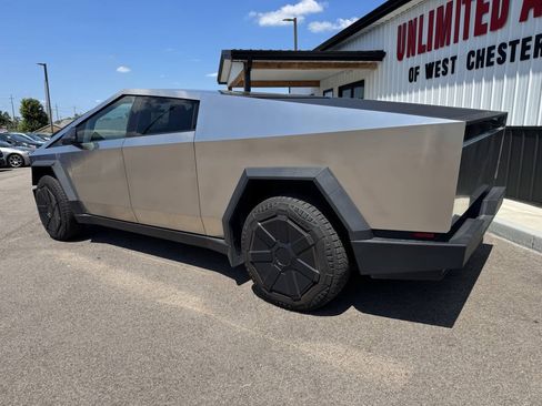 Used 2024 Tesla Cybertruck AWD Crew Cab image 10