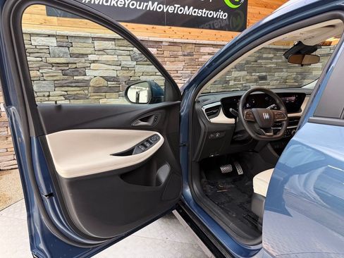 Used 2024 Buick Encore GX Sport Touring w/ Advanced Technology Package AWD/4WD image 17